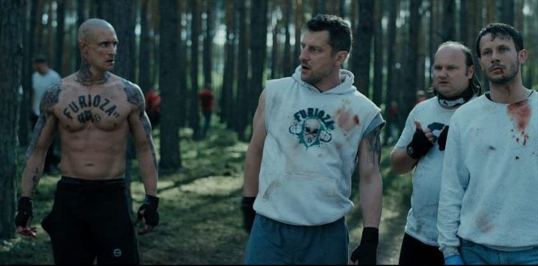 How can Dawid win over his gang and settle in?